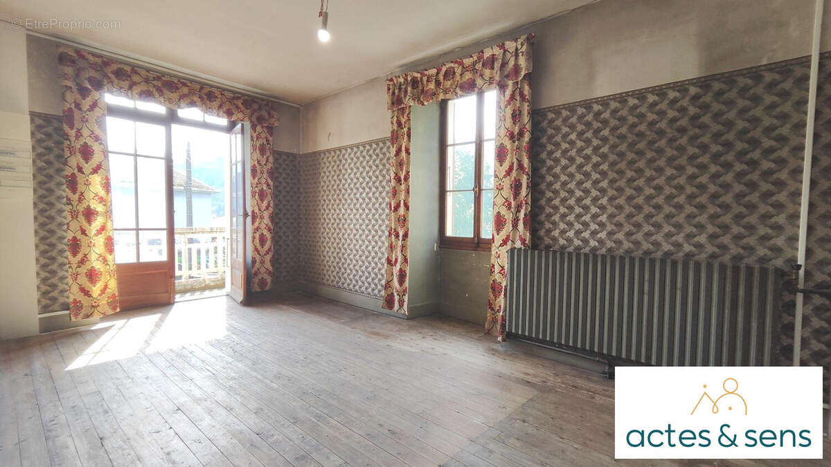 Maison à LA CHAPELLE-BLANCHE