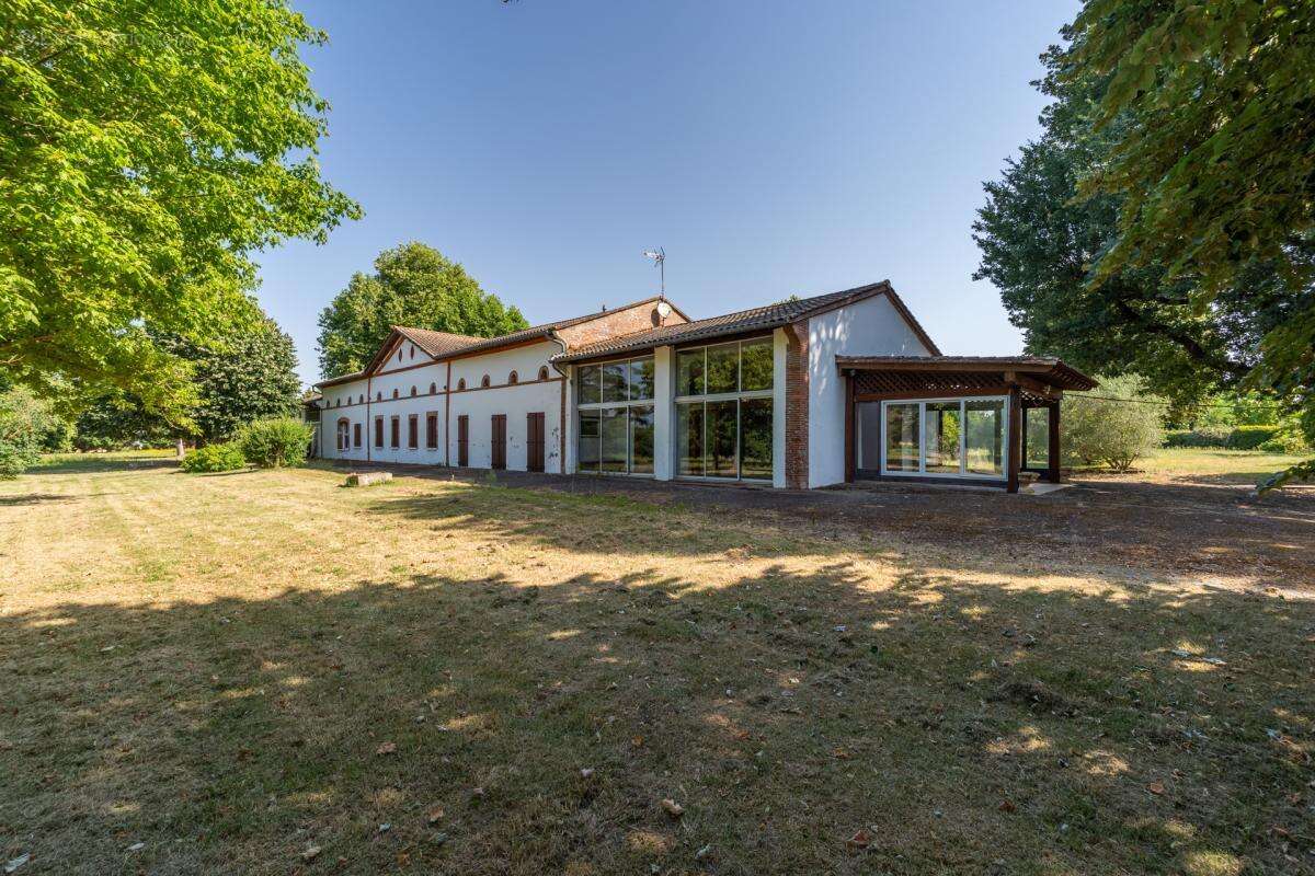 Maison 340 m² à Belberaud  - photo 5