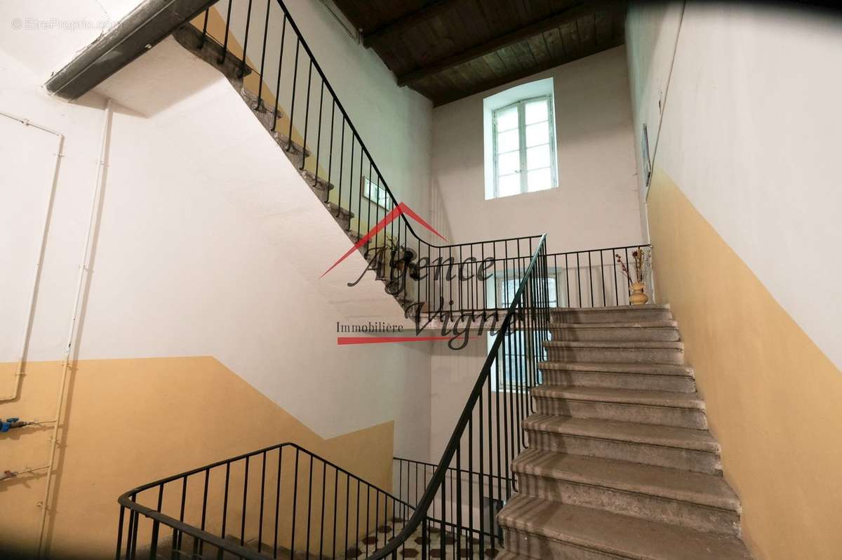 Appartement à ROBIAC-ROCHESSADOULE