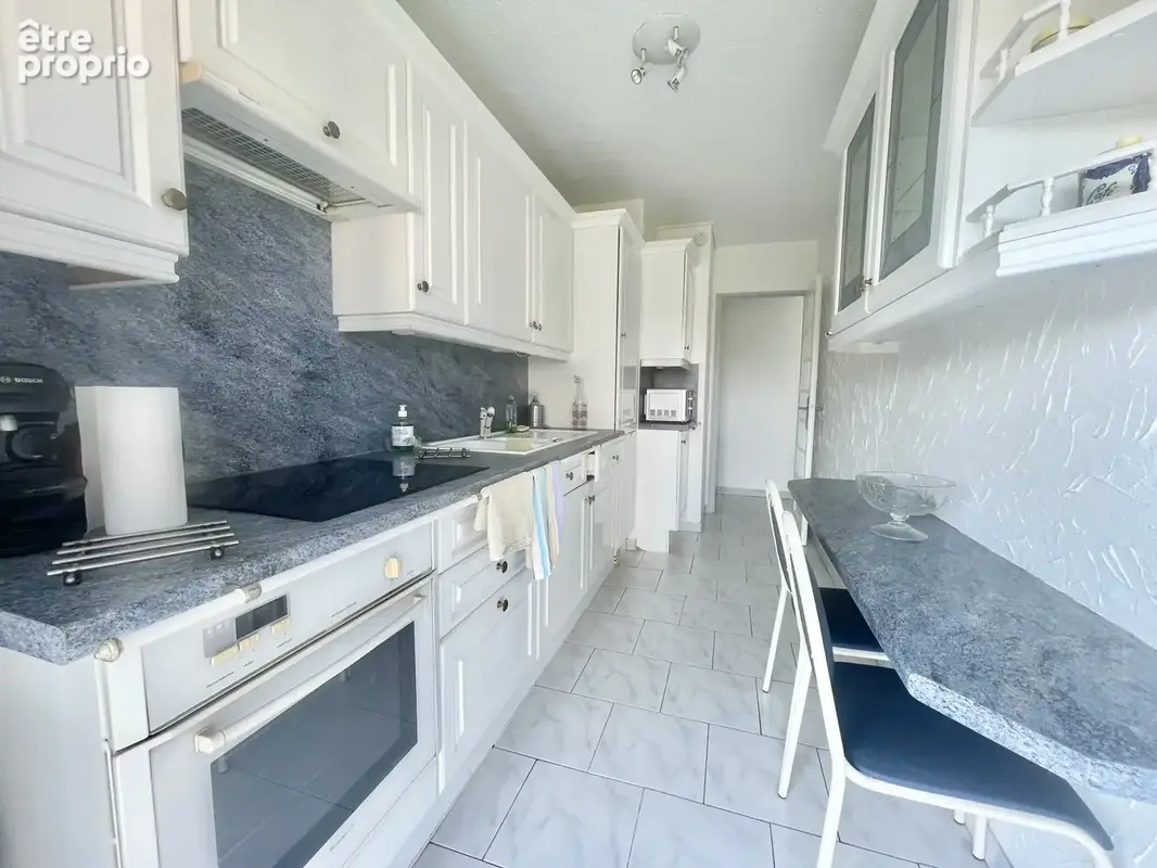 2P, 57m2 + grand balcon , au calme, vue dégagée et verdoyante, parking sous-sol, proche commerces - photo 4