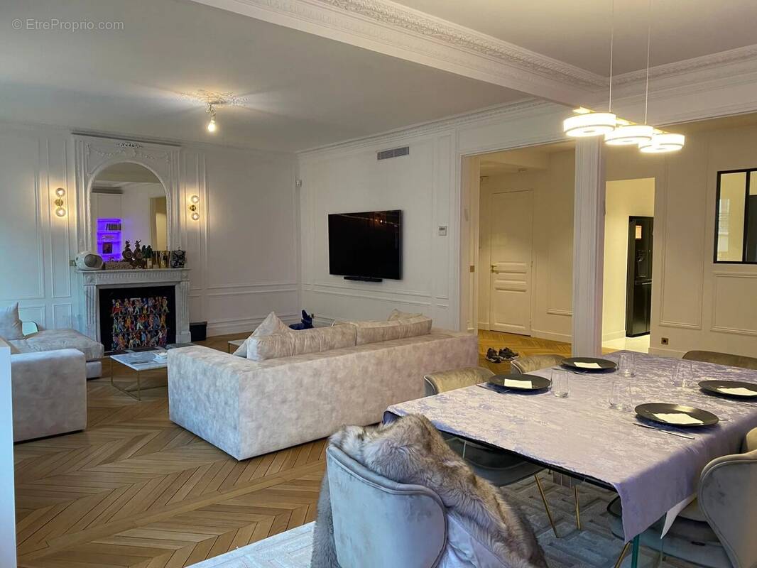 Appartement à PARIS-16E