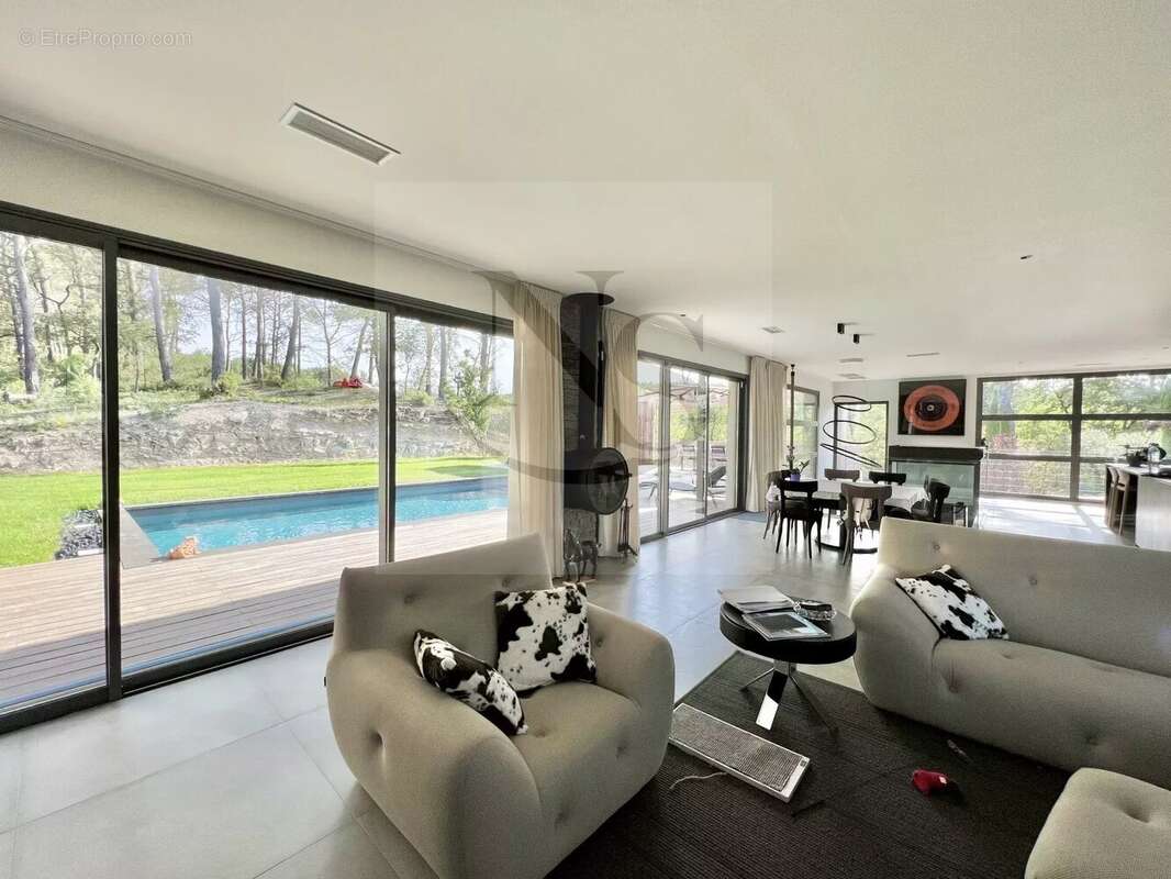 Maison à LE THOLONET