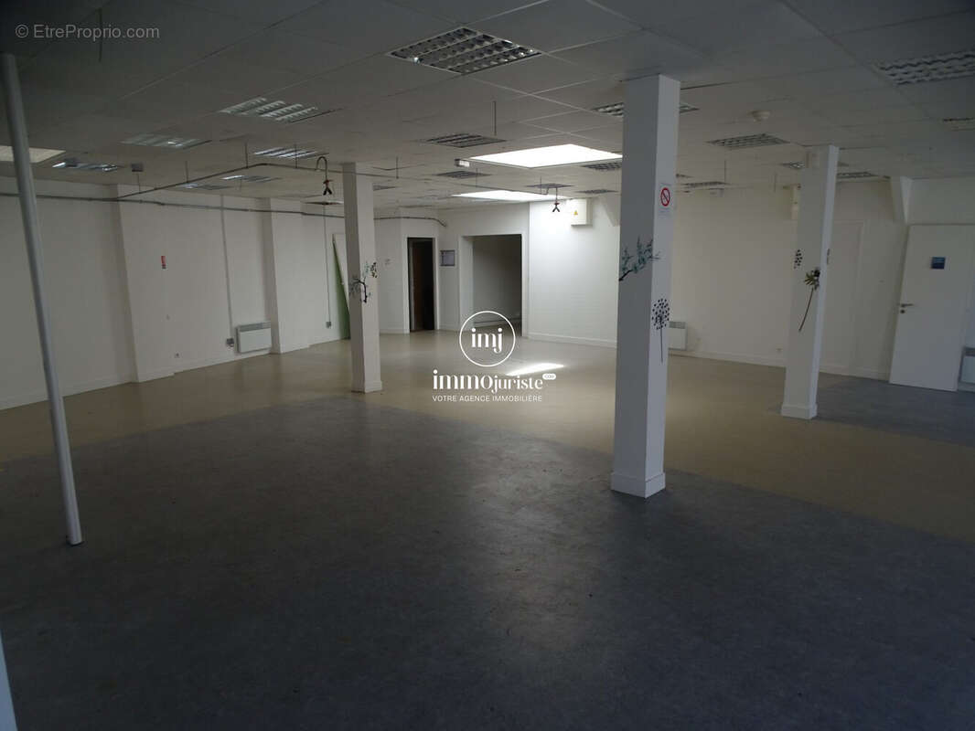 Commerce 700 m² à Saint-Junien  - photo 8