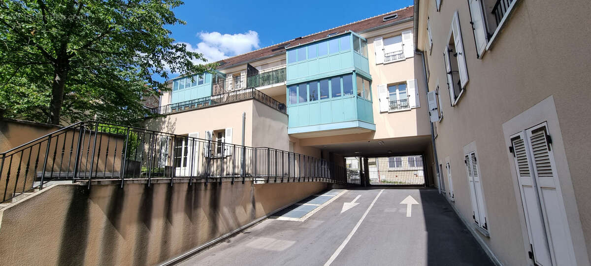 Nouveauté, grand appartement avec parking en sous sol. - photo 2