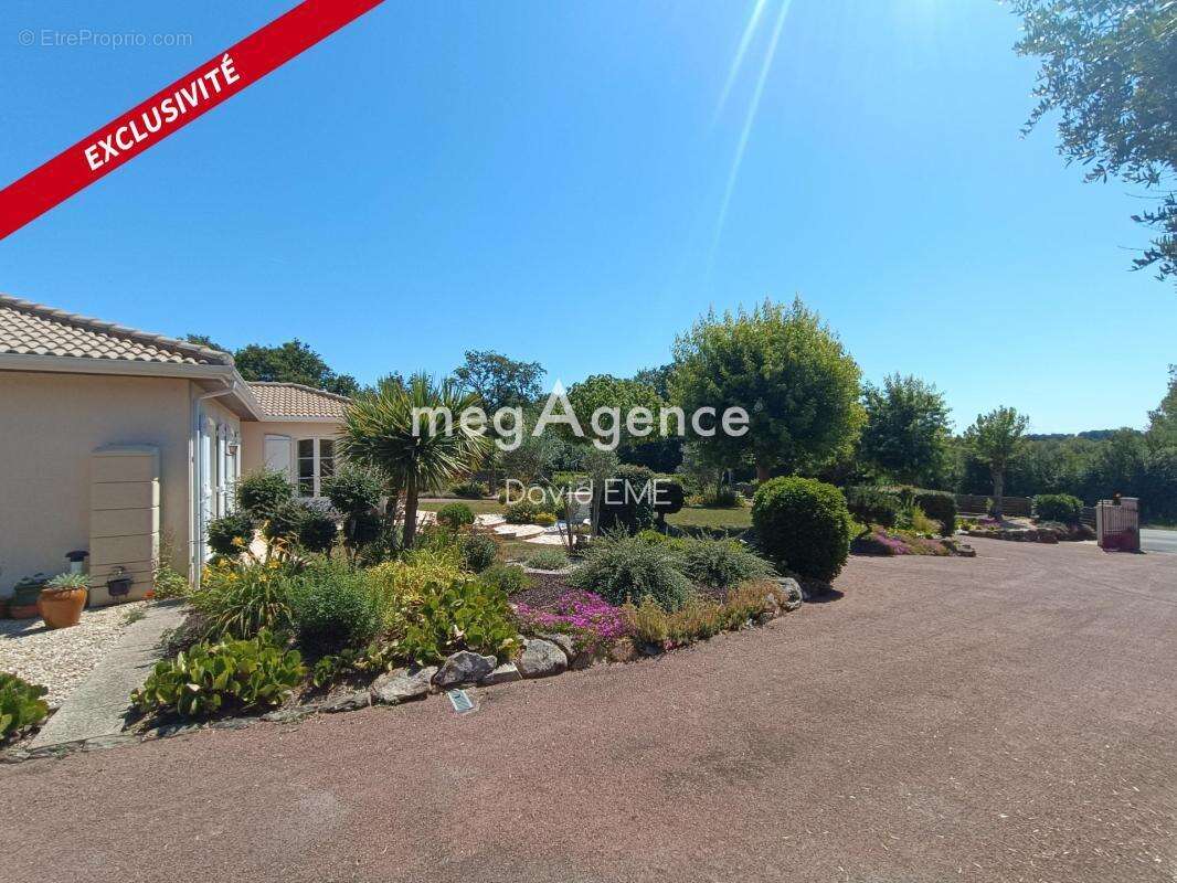 7 Pièces, 220 m2, 4 chambres, 3 dépendances, MACHE - photo 17
