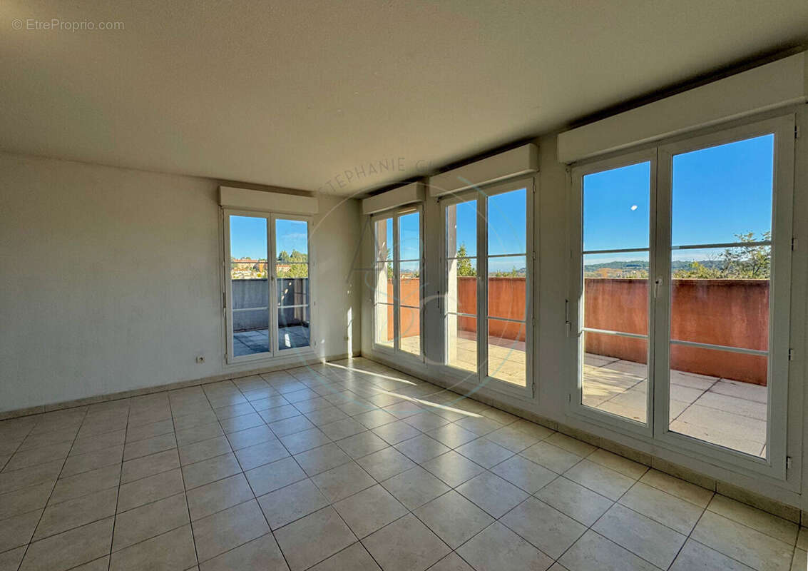 Appartement à COGOLIN