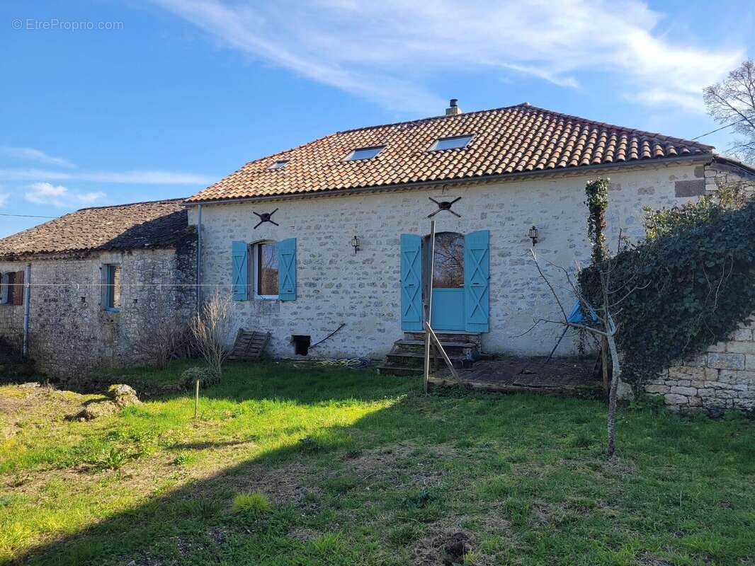 Maison à MONTAIGU-DE-QUERCY
