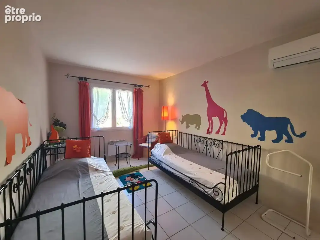 Villa de 248 m² habitables offrant 7 chambres sur 2160 m².  - photo 26