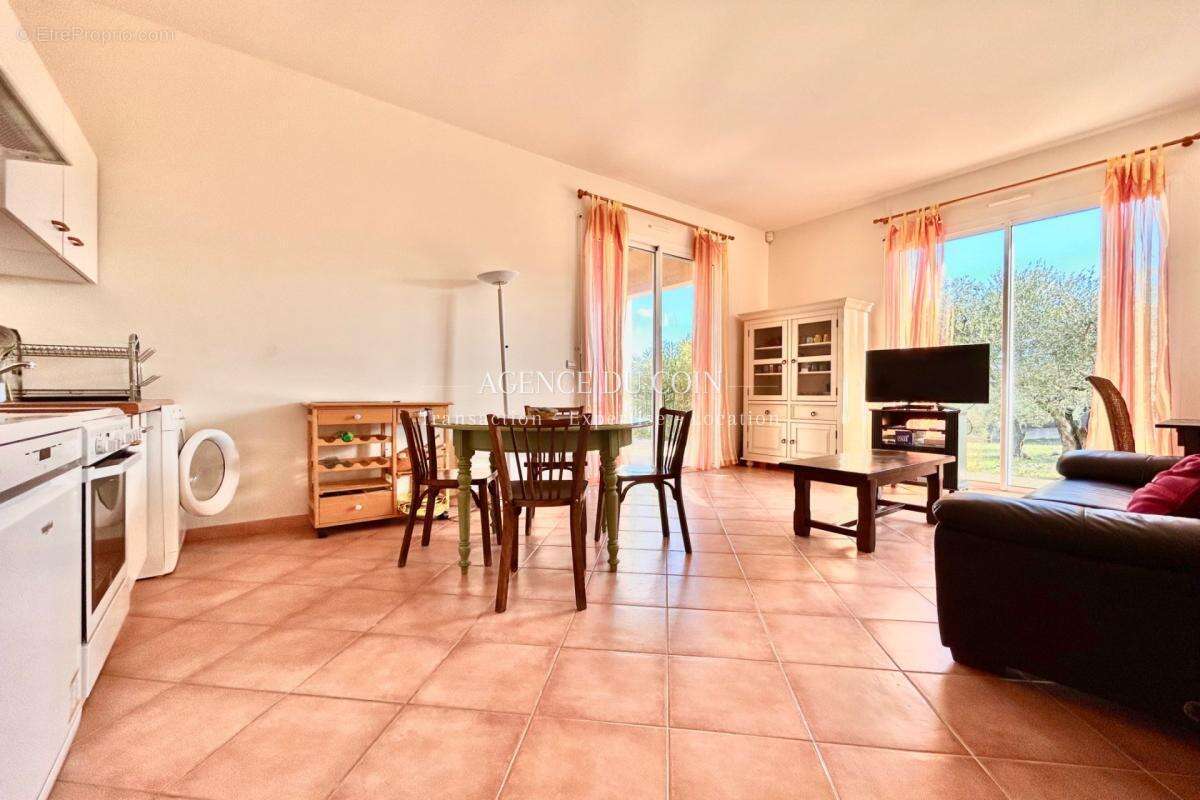 Propriété située à Draguignan, avec une architecture charman - photo 16