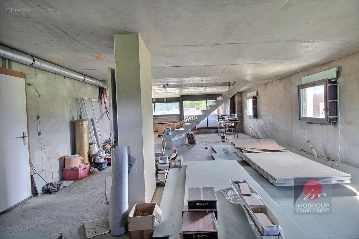 Apprtement duplex en état plateau brut  de 206 m² à Reignier - photo 6