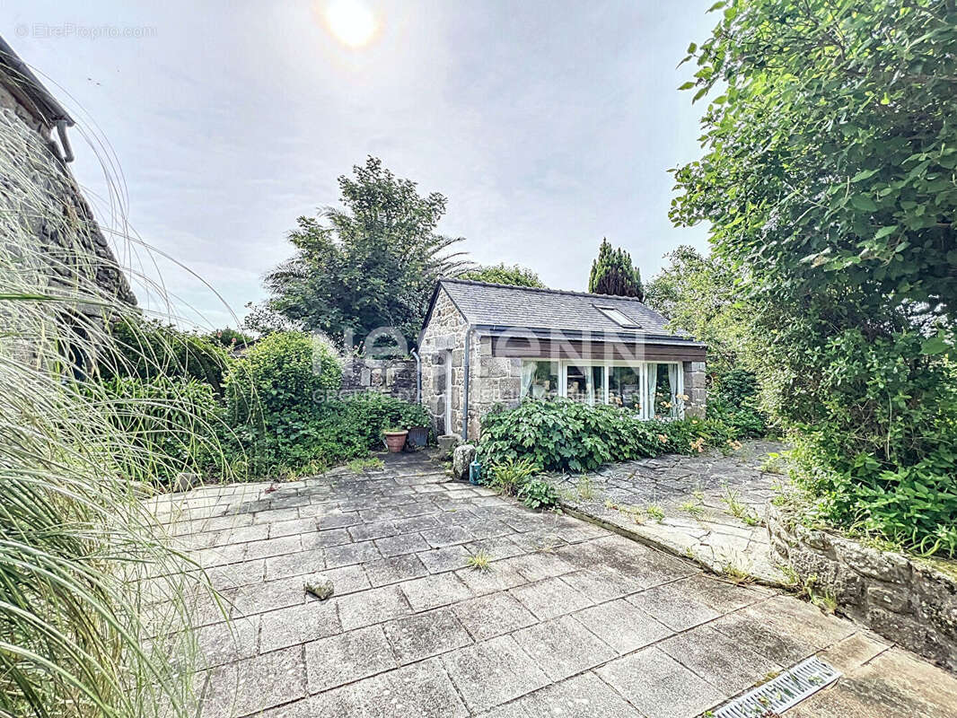 Maison à LAMPAUL-PLOUARZEL