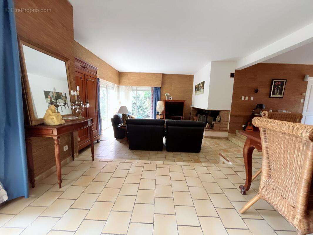 Charmante villa familiale de style Architecte de 184 m² sur un terrain 4 faces piscinable dans un secteur très calme - photo 11