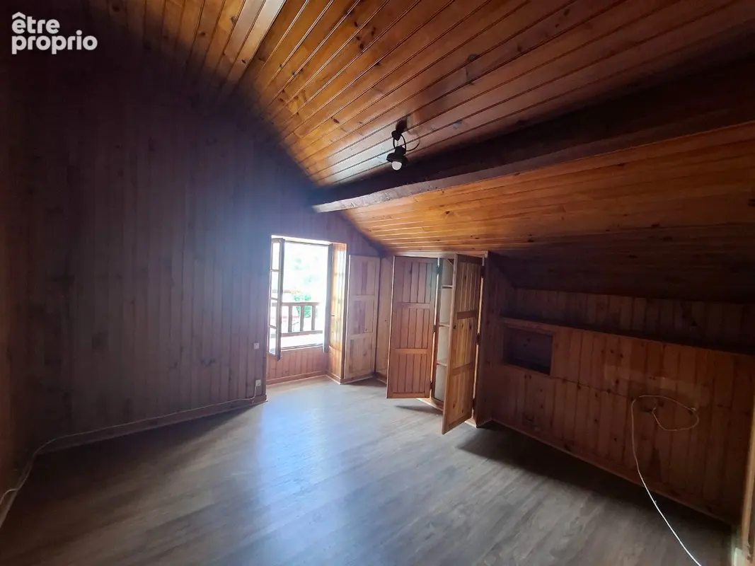 URRUGNE Bourg A rénover: Appartement mansardé de 136.96 m2 et cave - photo 4