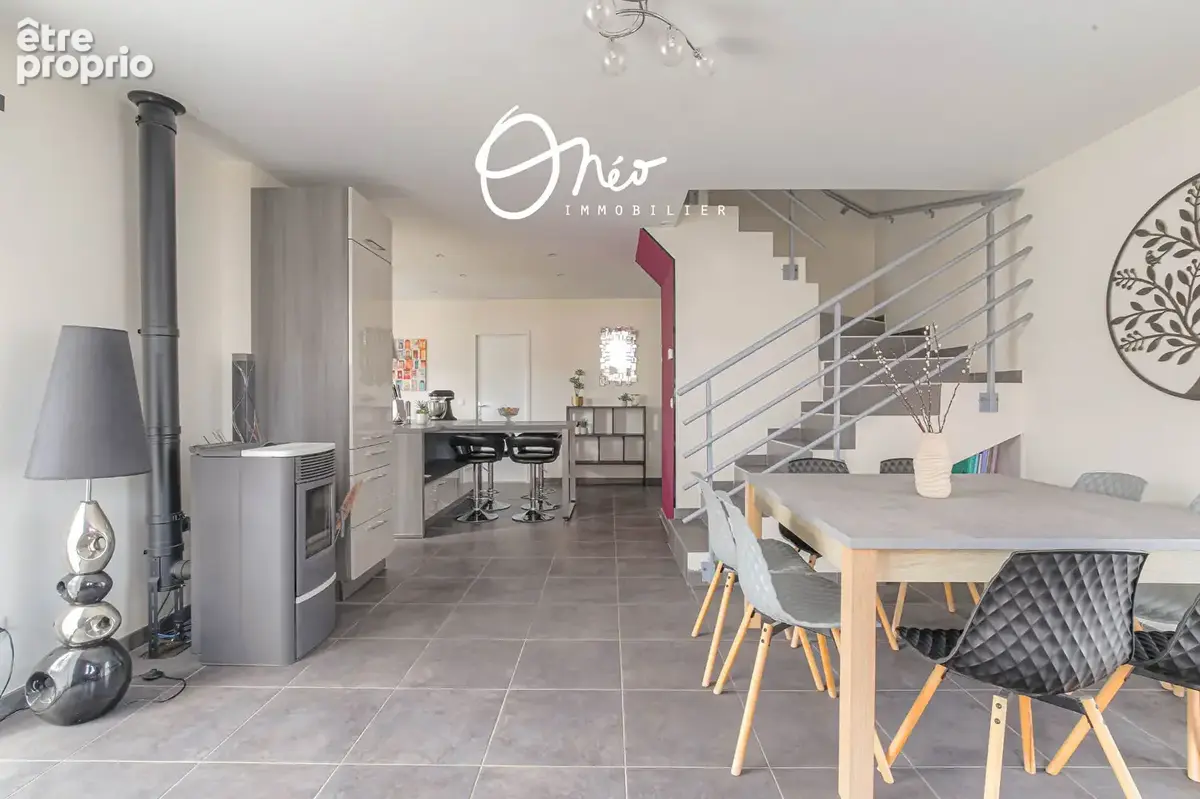Maison 5 pièces de 110 m2 avec garage double - Piscine - photo 7
