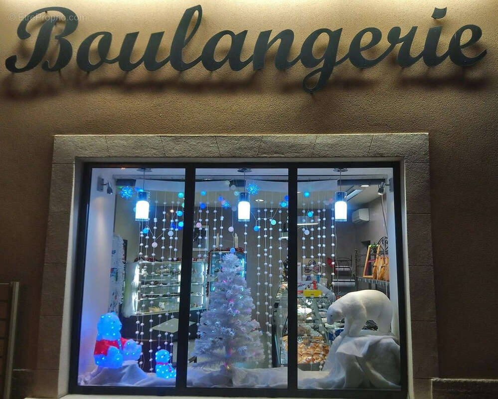 Commerce à CADEROUSSE