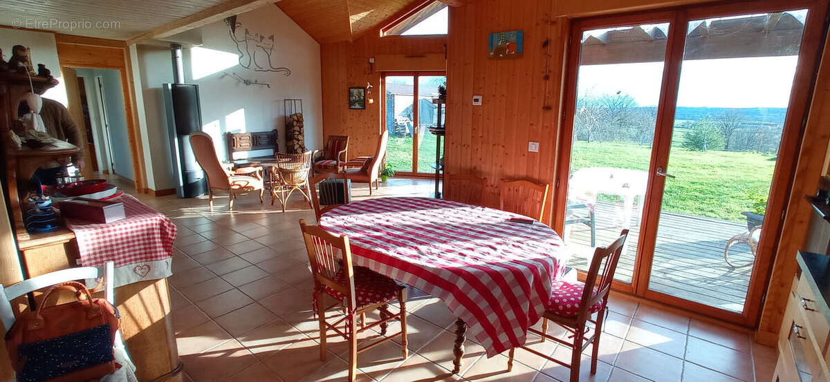 Maison à LIGNEROLLES