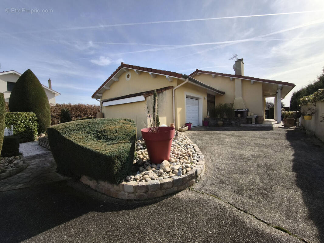 Photo 1 - Maison à VEAUCHE