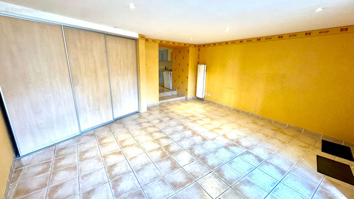 Appartement à ENTRAIGUES-SUR-LA-SORGUE