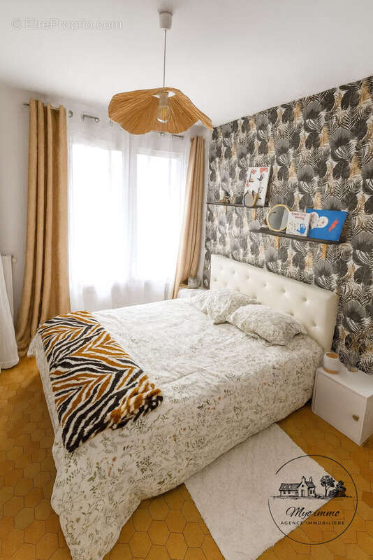 chambre 1 - Maison à SAINT-HILAIRE-DE-CHALEONS