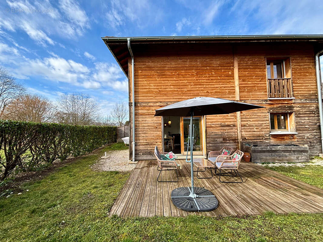 Maison mitoyenne avec jardin et garage - photo 9