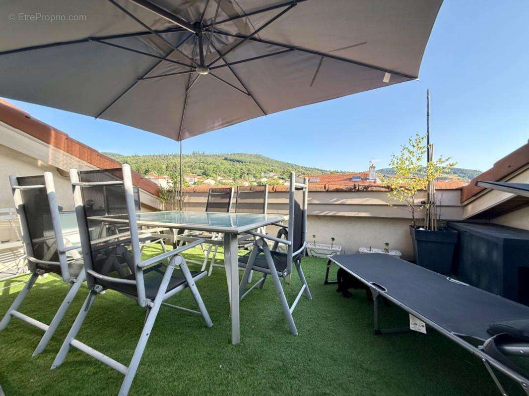 Appartement à LE CHAMBON-FEUGEROLLES