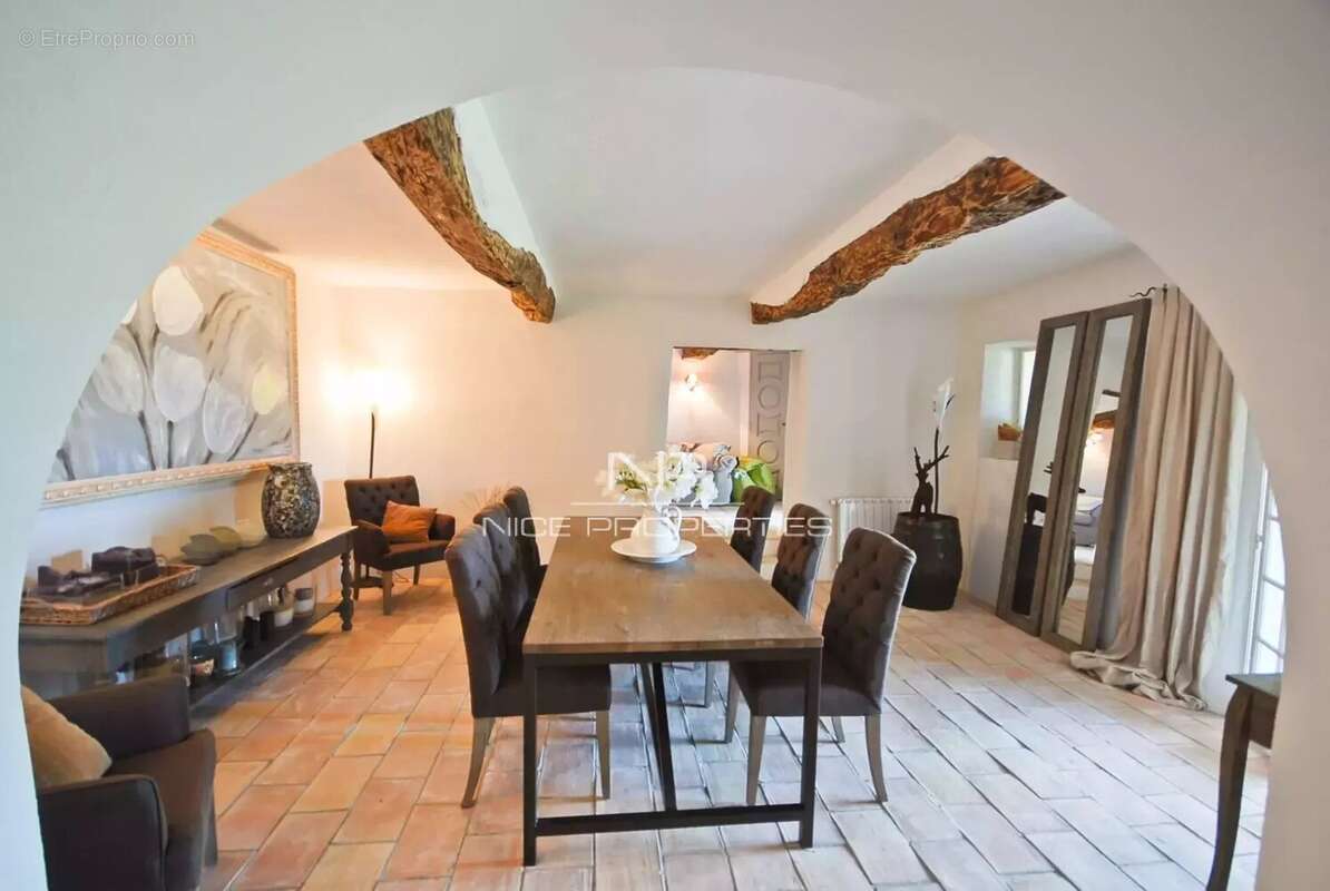 Maison à VALBONNE