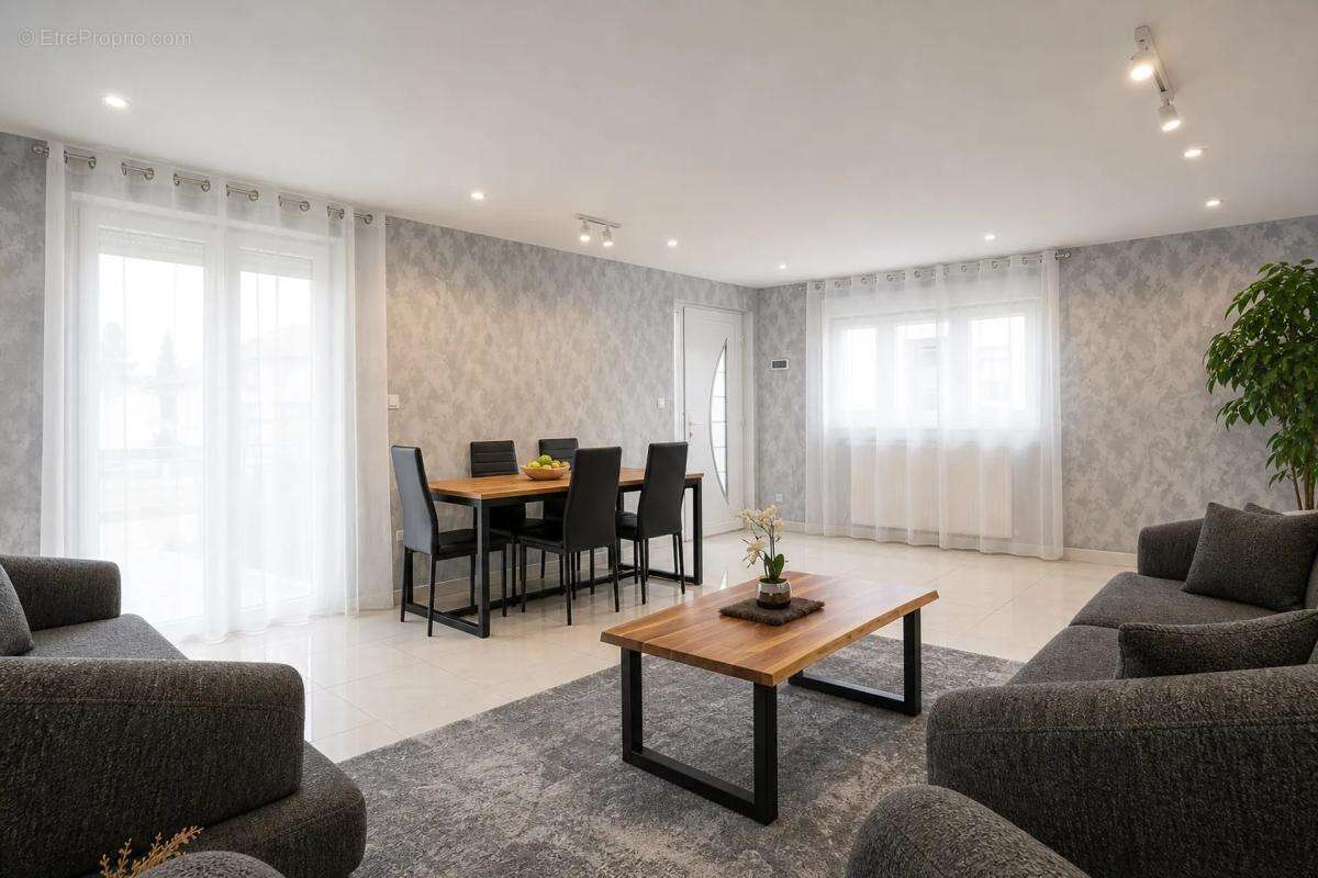 Immeuble rénové avec 3 appartements à Mulhouse - photo 2