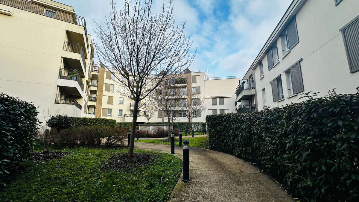 Appartement à FONTENAY-LE-FLEURY