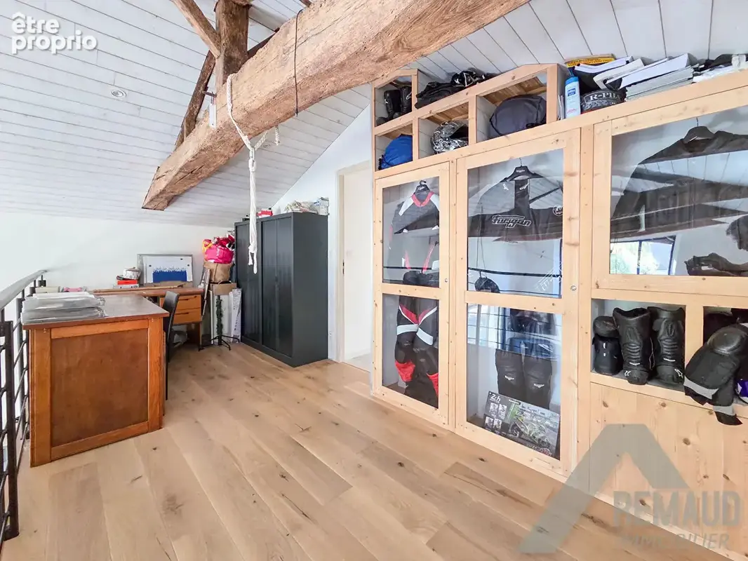 Grange Rénovée de 214 m² sur Terrain de 2973 m² - photo 9