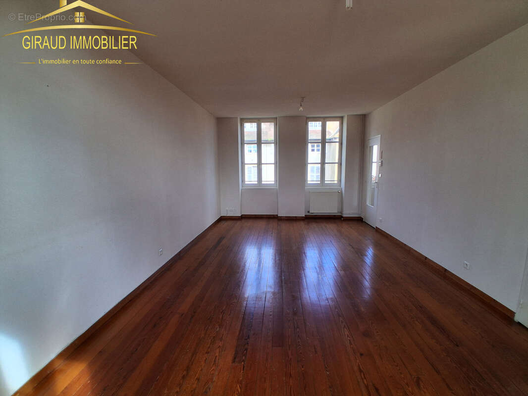 Appartement à CHARLIEU
