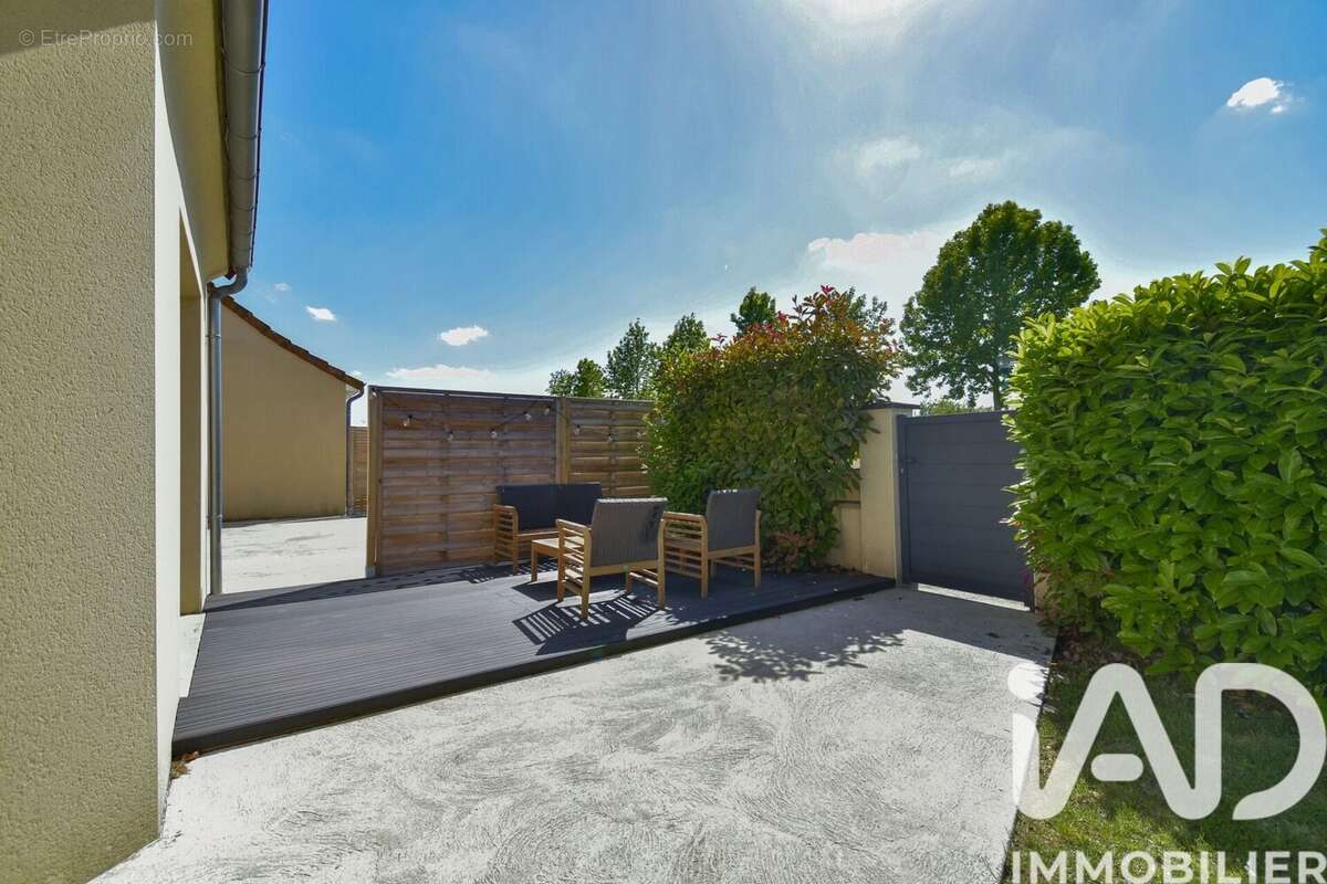 Maison 123 m² à Cherre  - photo 9