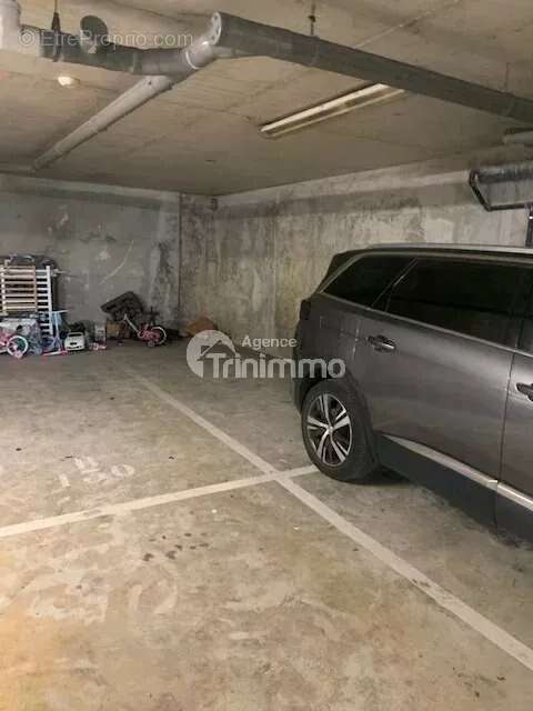 Parking à SAINT-ANDRE-DE-LA-ROCHE