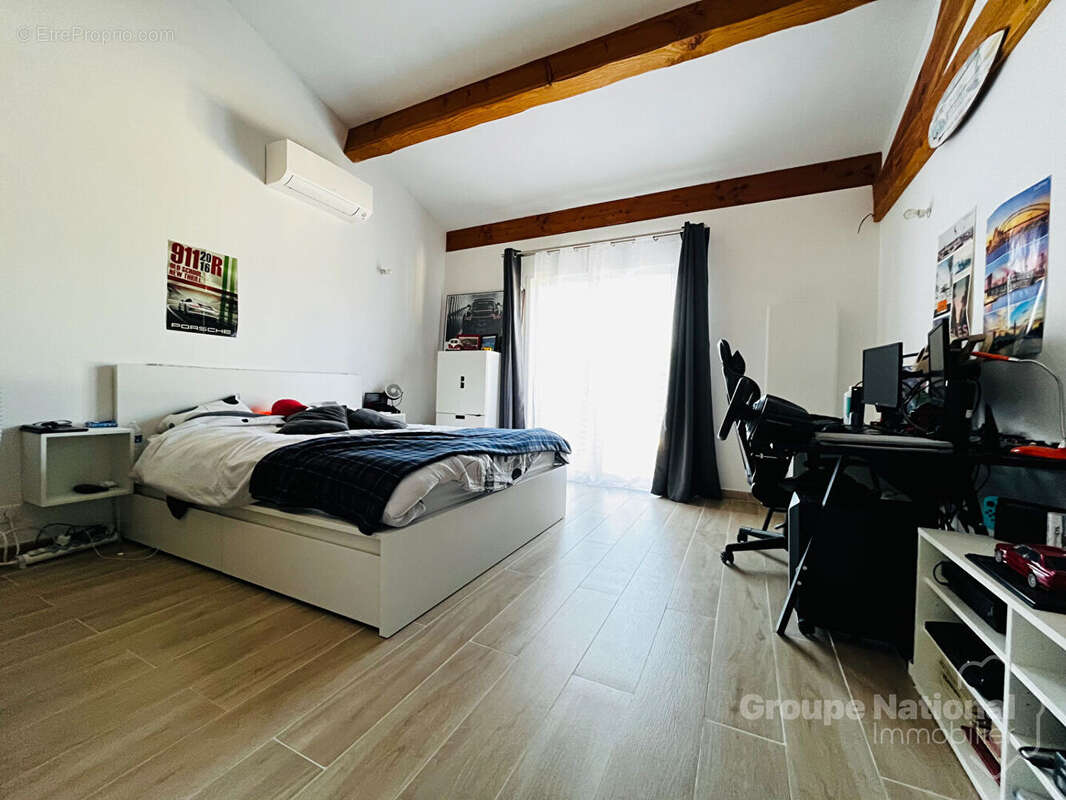 Maison à LA ROQUE-SUR-CEZE