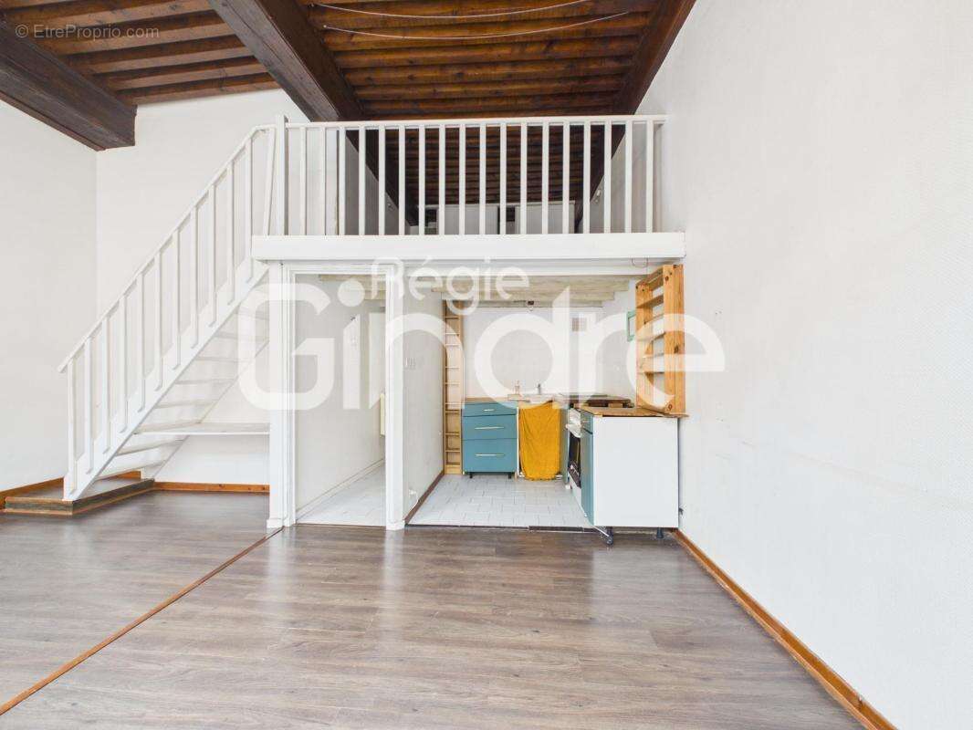 Vente - Appartement - 1 pièce + cuisine - 38 m² - 190 000 € - - photo 3