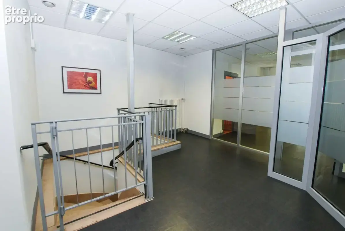 Immeuble de caractère offrant de nombreuses possibilités d'aménagement - photo 9