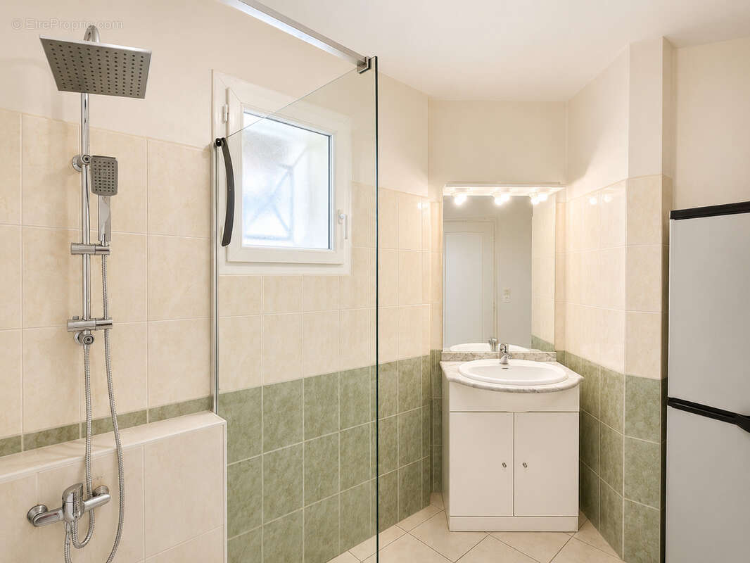 Maison de plain-pied de 129 m2 avec 4 chambres, grand terrain de 2 400 m2 et garage - photo 13