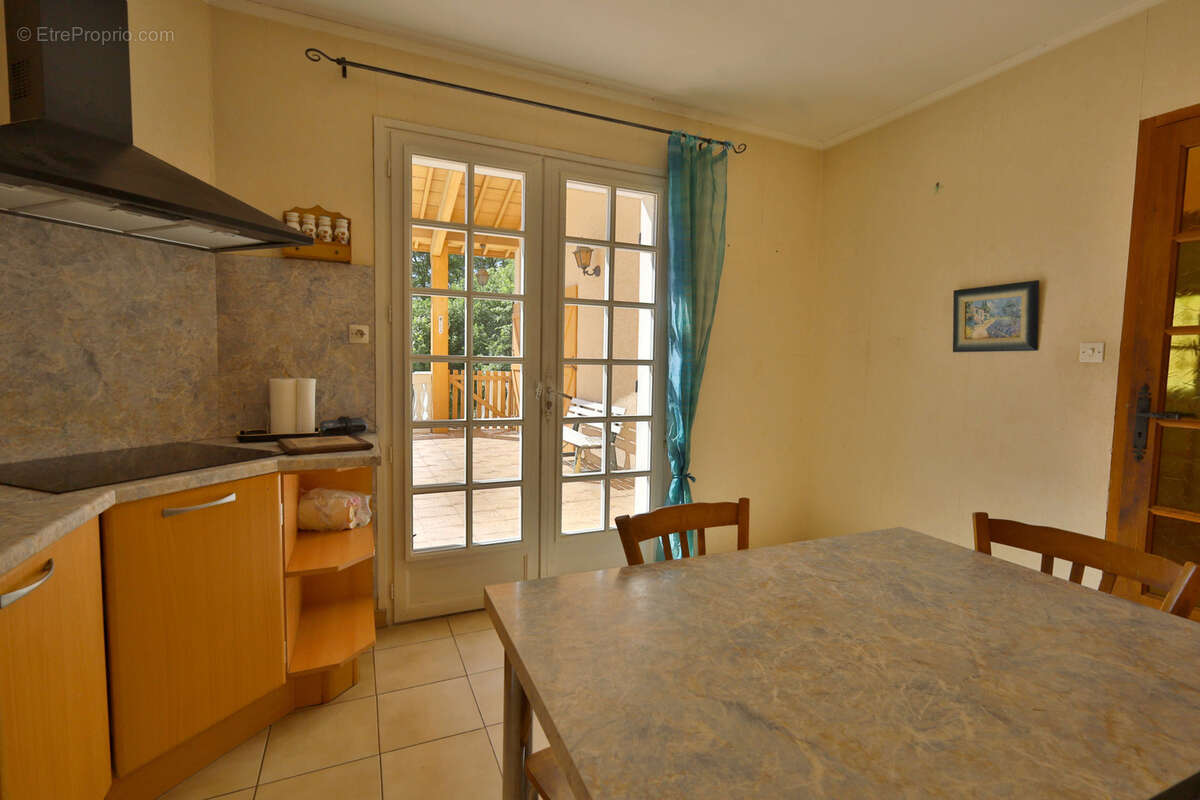 Maison de Type 4 - 149 m2 habitables - Terrain 12950m2 - photo 8