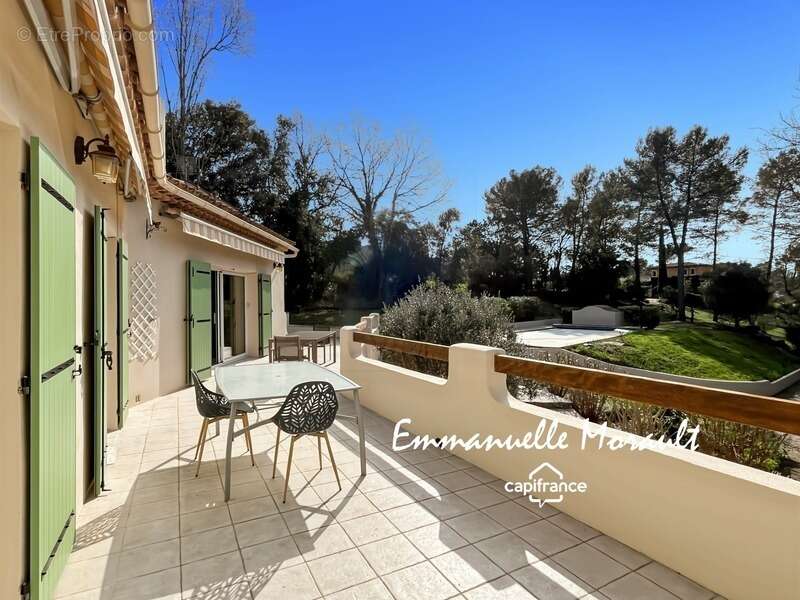 Maison à BAGNOLS-EN-FORET