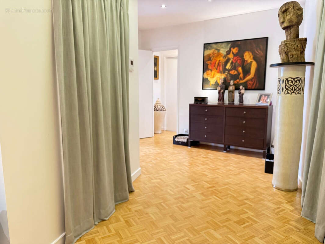Appartement à NEUILLY-SUR-SEINE