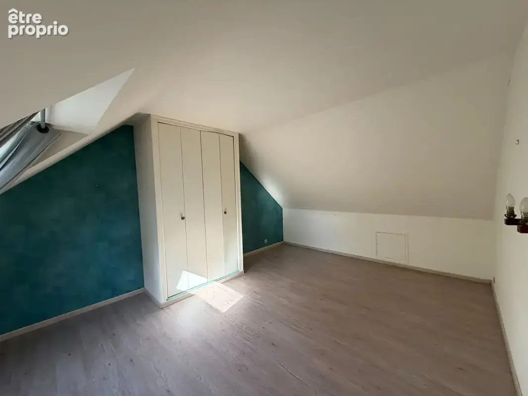 HAUT BUC  Maison individuelle 5 chambres (3 de plain-pied) garage et jardin roseraie - photo 14