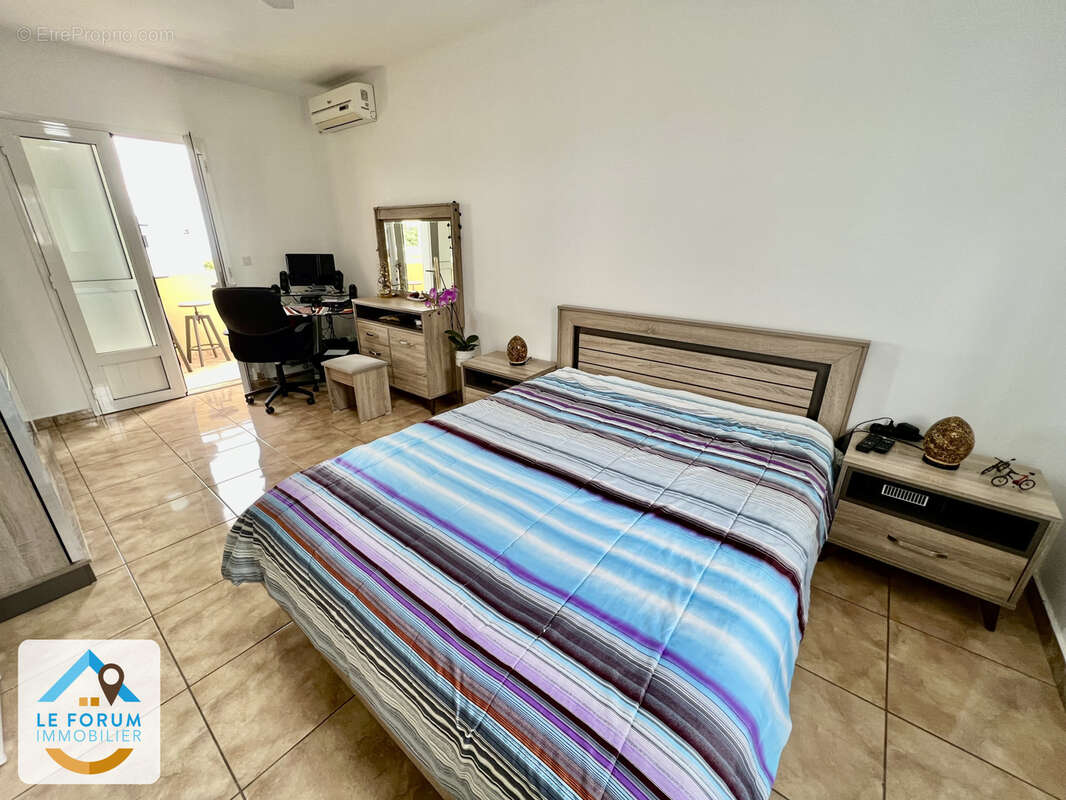 Saint pierre 97410 - villa f4 saine et fonctionnelle - beaux volumes - a etage - commodites a proximite - photo 9