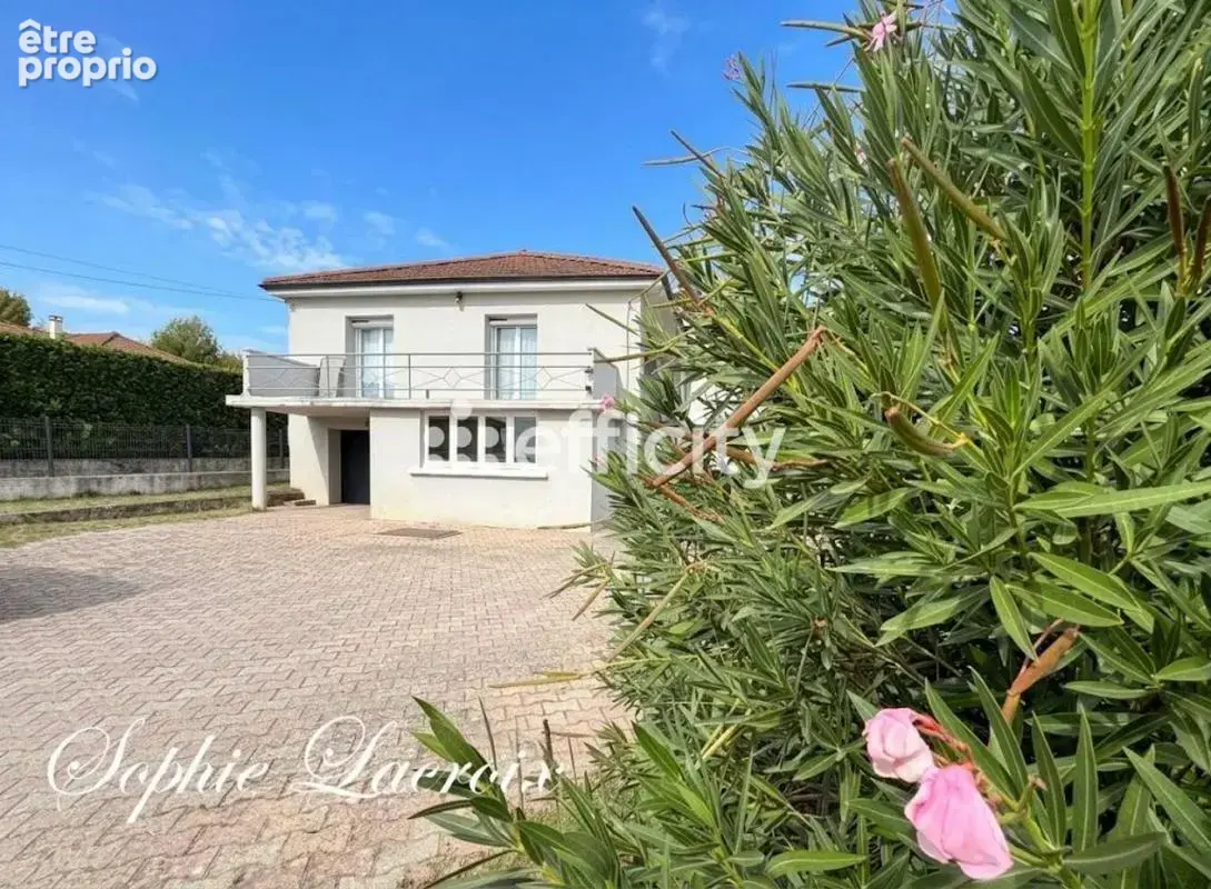 Maison à BOUGE-CHAMBALUD