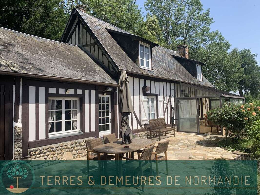 PAYS d'AUGE du CALVADOS, région CAMBREMER (14340) petite maison en clombages et 730 m2 de terrain - photo 2