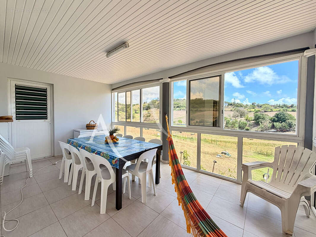 En EXCLUSIVITE: maison T4 + dépendance avec piscine au VAUCLIN. - photo 7