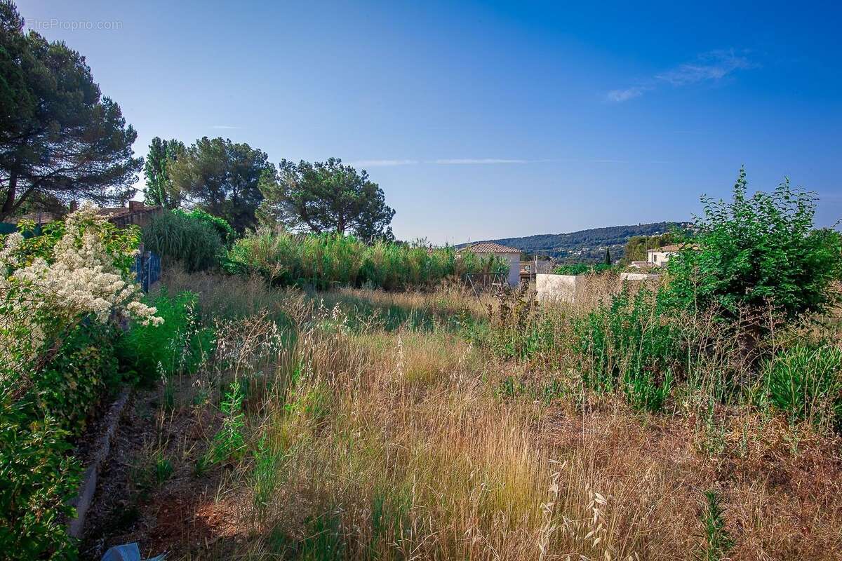 Terrain à VENTABREN