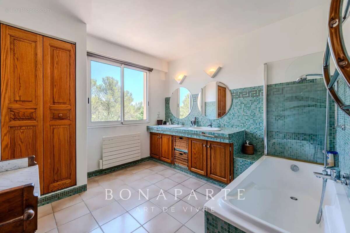 Saint-Clément-de-Rivière – Villa avec piscine et jardin paysager de 2 195 m² à proximité de Montpellier - photo 8