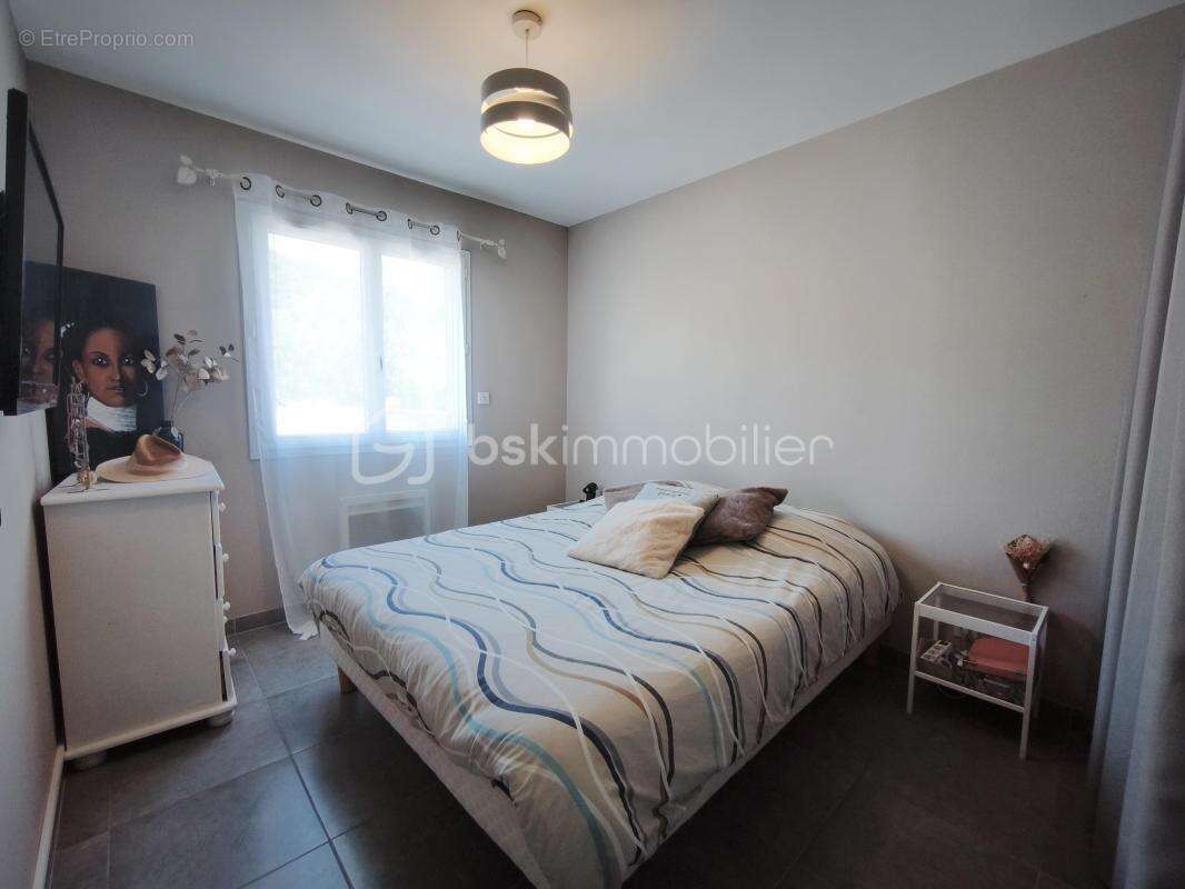 Maison contemporaine de plain-pied – 105 m² – 4 chambres – Piscine – Terrain de 875 m² - photo 7