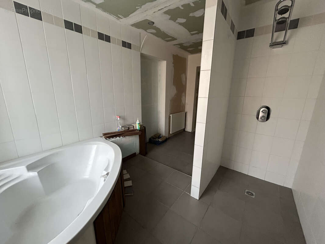 Maison à GROSTENQUIN