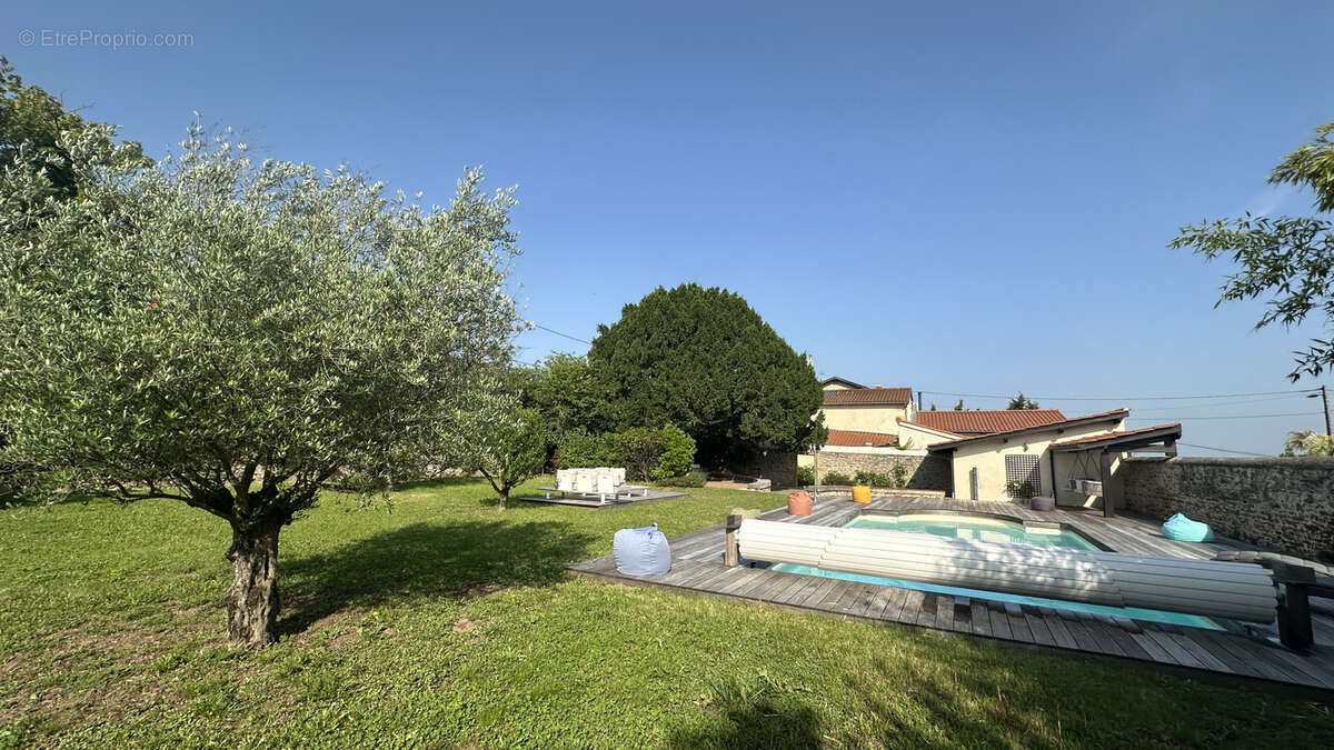 Maison à FLEURIEUX-SUR-L'ARBRESLE