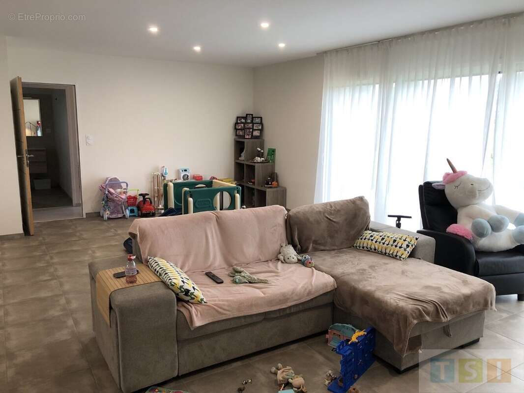 Maison de plain-pied récente sur terrain de 1827 m² - photo 5
